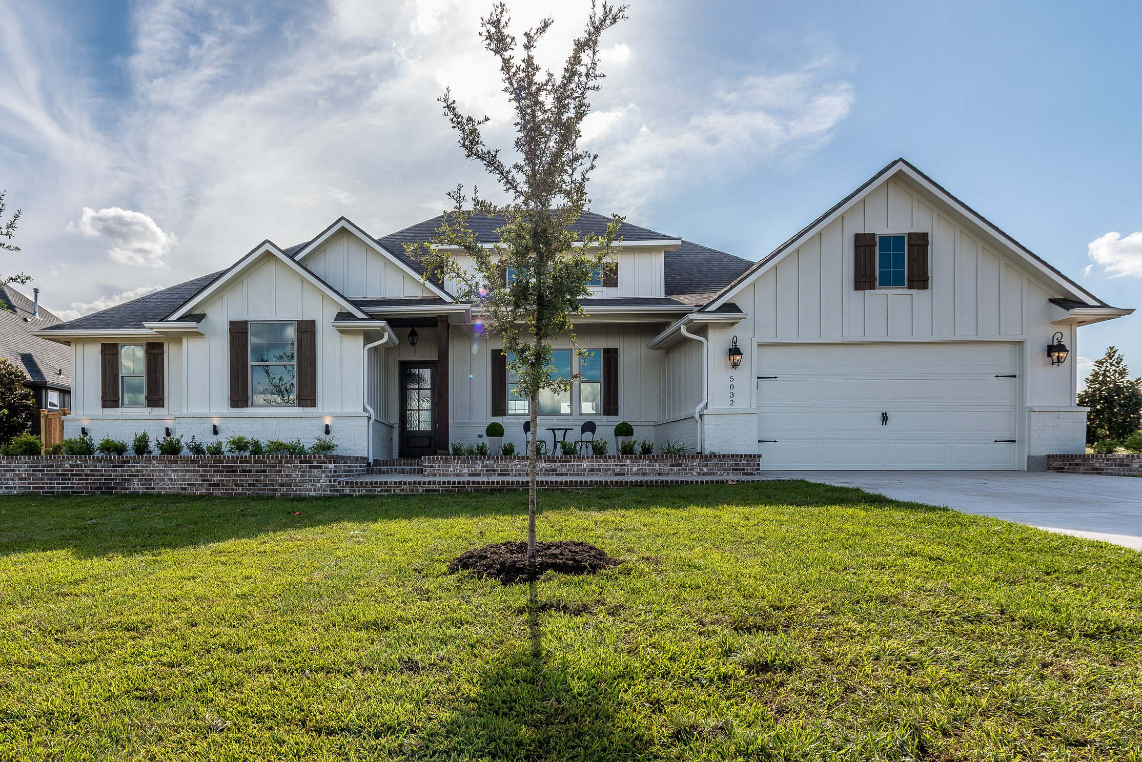 Great modern farmhouse with two car garage